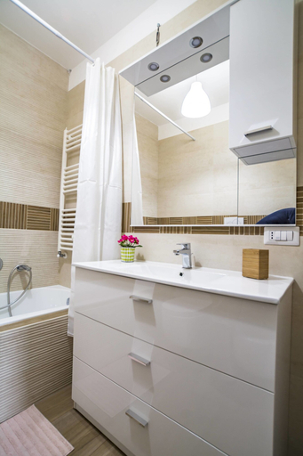 Bathroom 3, La Casa del Cardinale, Bari