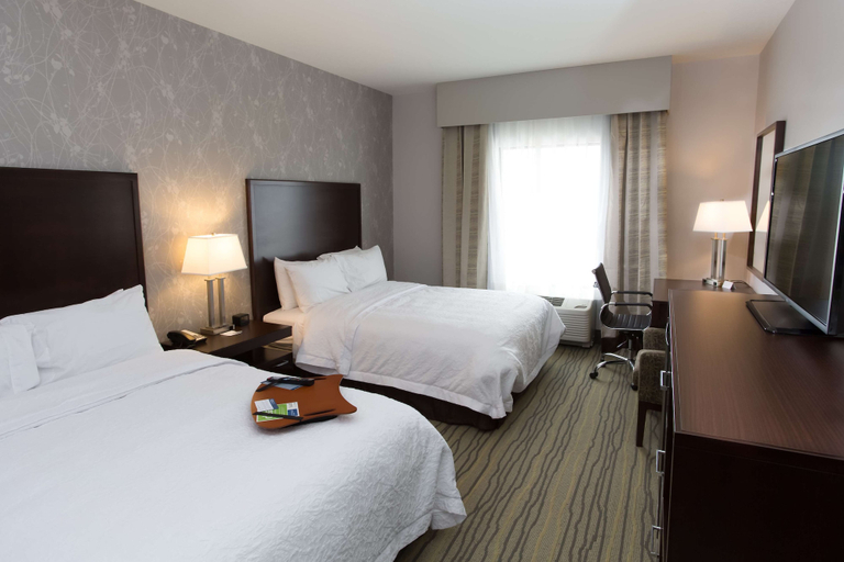 Bedroom 5, Hampton Inn Lloydminster, Division No. 10