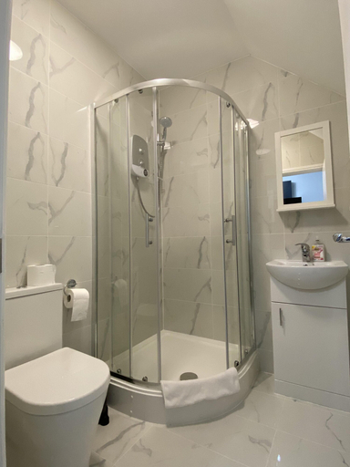 Bathroom 3, Comfort Cosy Stay, London