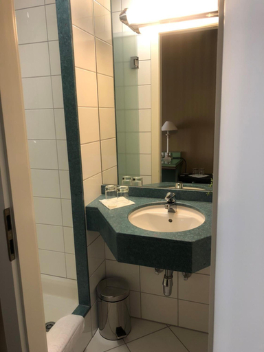 Bathroom 4, L'Hôtel Europe, Bas-Rhin