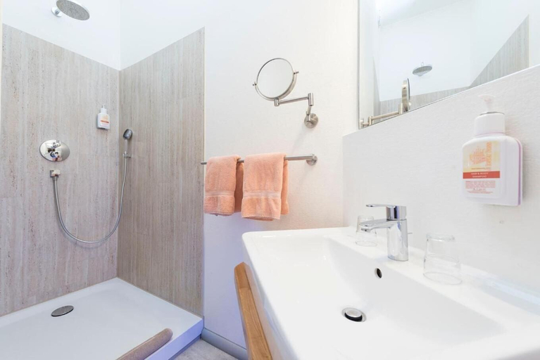 Bathroom 3, Hotel Schwarzer Adler, Friesland