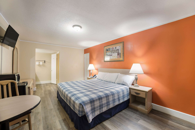 Bedroom 3, Rodeway Inn, Cook