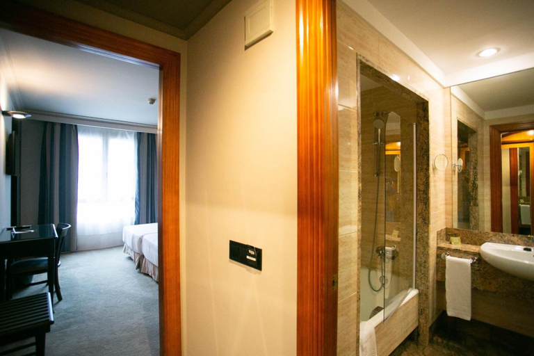 Bathroom 4, Hotel Sercotel Ciudad de Oviedo, Asturias