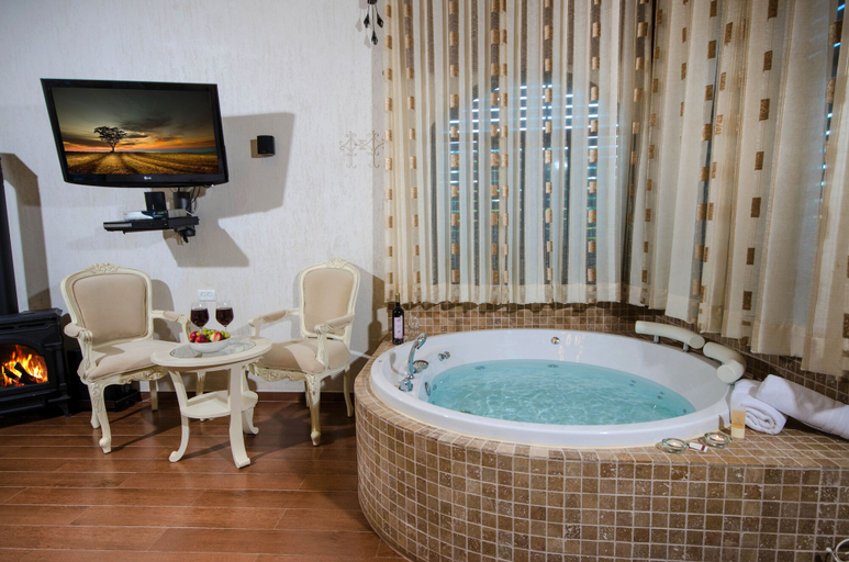 Bathroom 4, Renaissance Estate