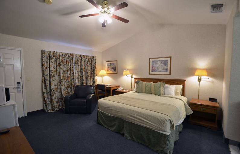 Bedroom 2, Garden Inn and Suites, Fresno