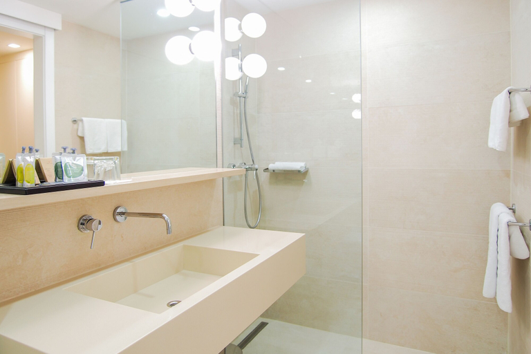 Bathroom 5, Amfora Hvar Grand Beach Resort, Hvar