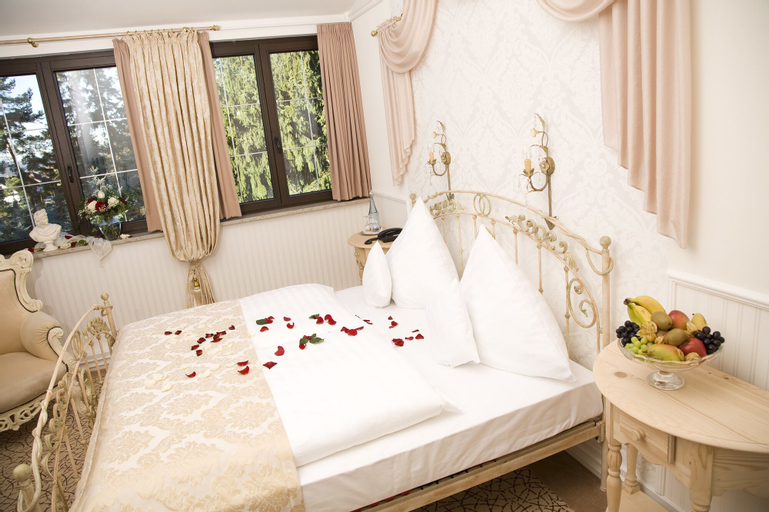 Bedroom 3, Naturresort Tannenhof, Neuwied