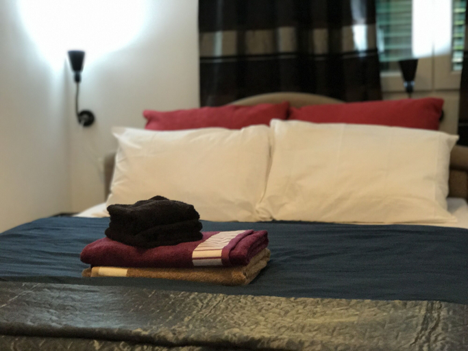 Bedroom 2, Tortosa Blue, Split