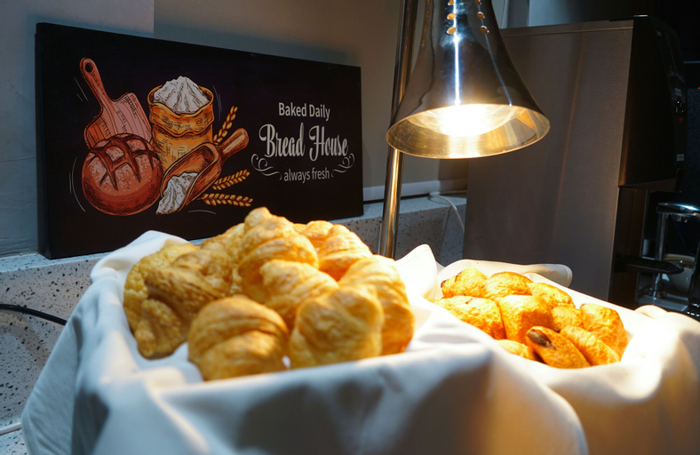 Food & Drinks 12