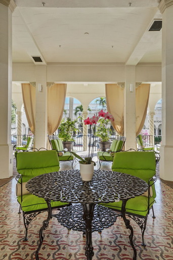 Food & Drinks 5, Tropicals of Palm Beach Condominium, Palm Beach