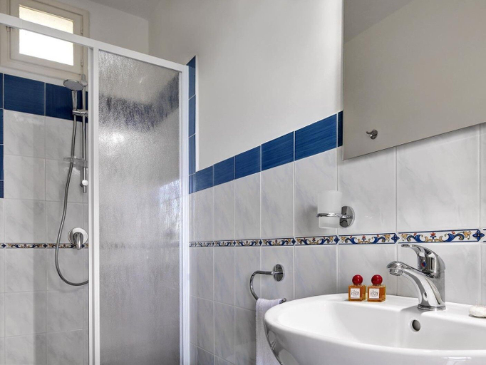 Bathroom, Casale Staiano, Napoli