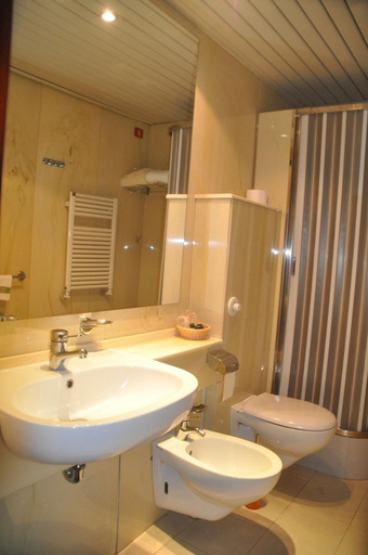 Bathroom 5, Hotel Fiorenza, Salerno