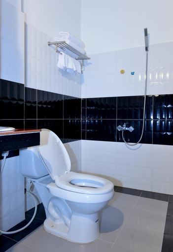 Bathroom 4, Happy Family, Kampot