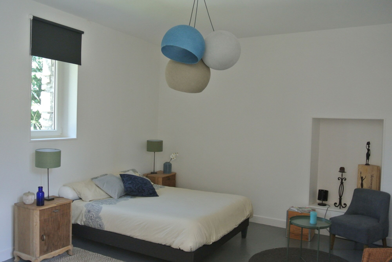Bedroom 3, L'Epiphanie, Yonne