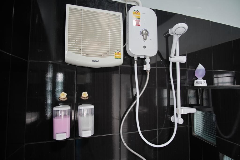 Bathroom 3, Private Stay Hostel, Ratchathewi