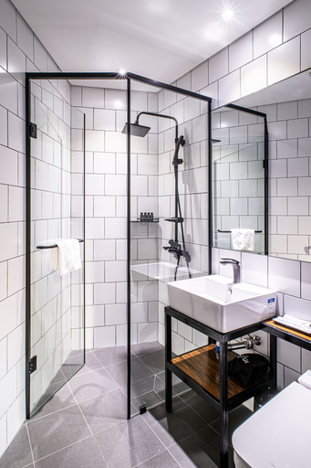 Bathroom 4, glue Hotel, Jongno