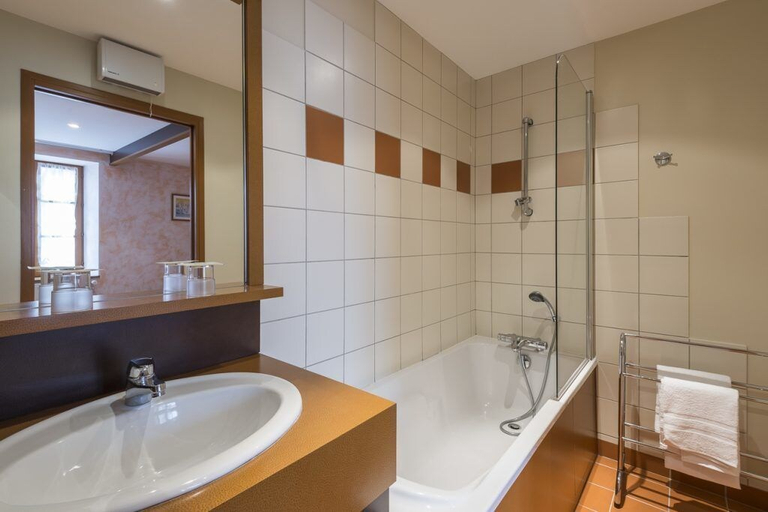 Bathroom 4, La Couronne, Doubs