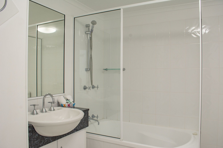 Bathroom 5, Beachfront Apartments on Trinity Beach, Cairns