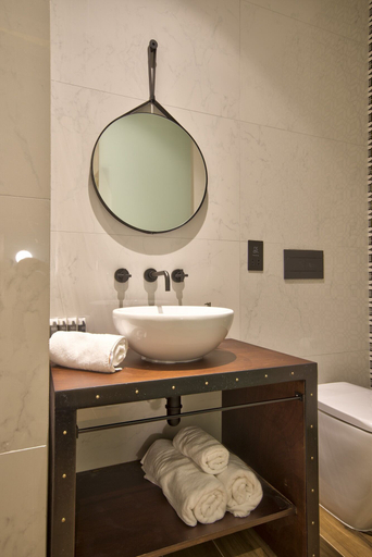 Bathroom 5, 23 Boutique