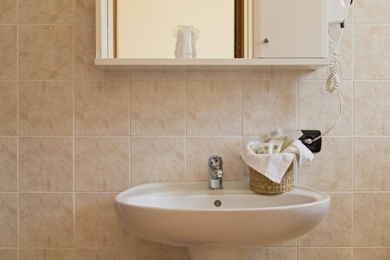 Bathroom, Hotel La Fenice, Udine