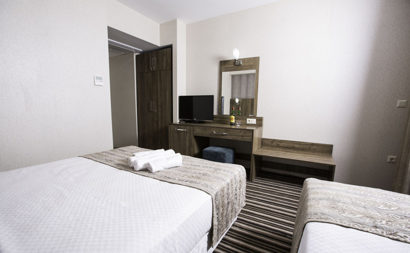 Bedroom 2, Ergin Hotel, Ayvalık