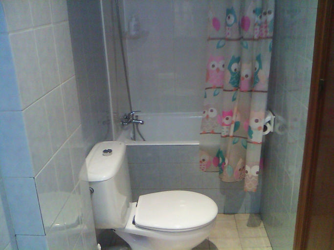 Bathroom 4, Hostal Central, Zaragoza