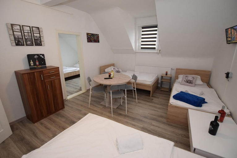 Others 5, Monteurzimmer Kircheim unter Teck - Hostel, Esslingen