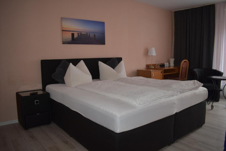 Bedroom 4, Hotel Ammerland, Wilhelmshaven