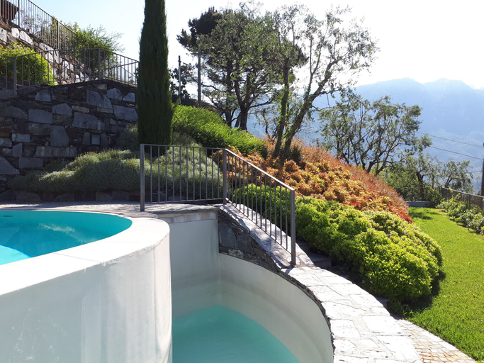 Outdoor pool, Casa Gardenia, Como