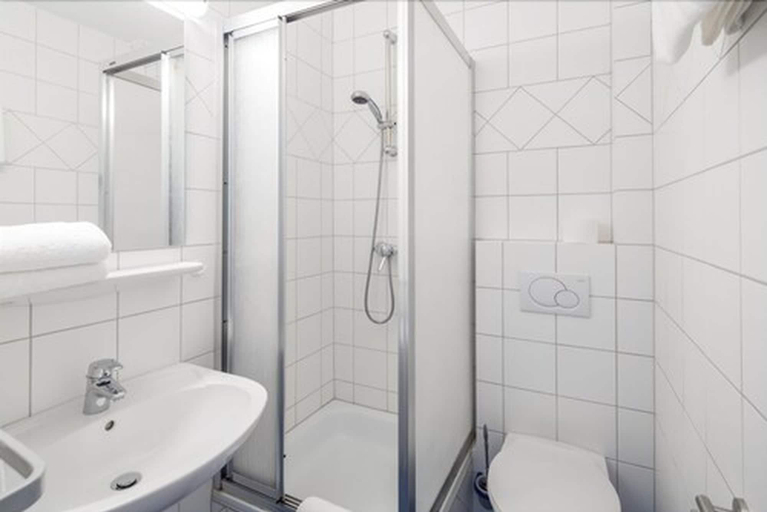 Bathroom 3, Birkenhof, Aurich