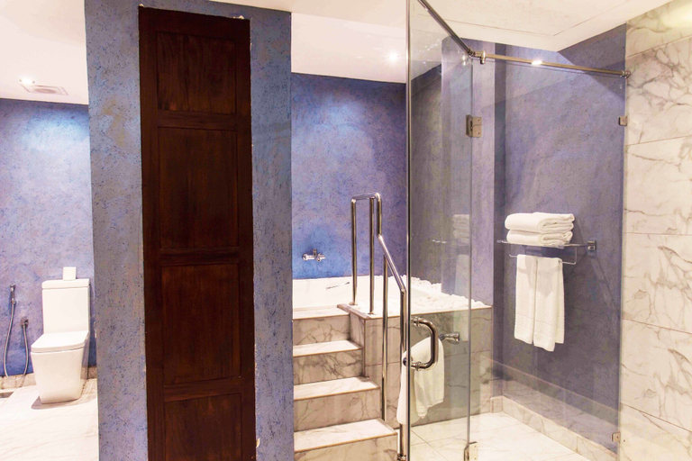 Bathroom 4, The Steuart by Citrus, Colombo