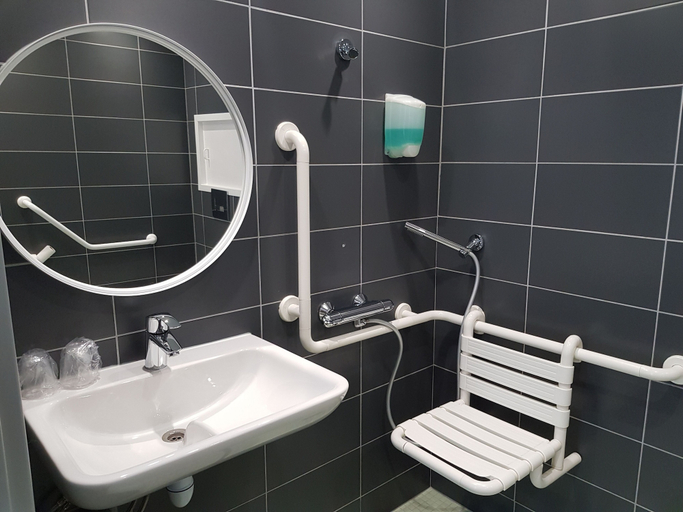 Bathroom 4, B&B HOTEL Béthune Bruay-la-Buissière, Pas-de-Calais