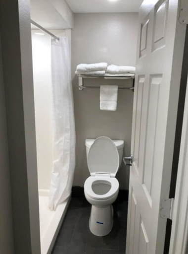 Bathroom 4, The Mariner, Galveston