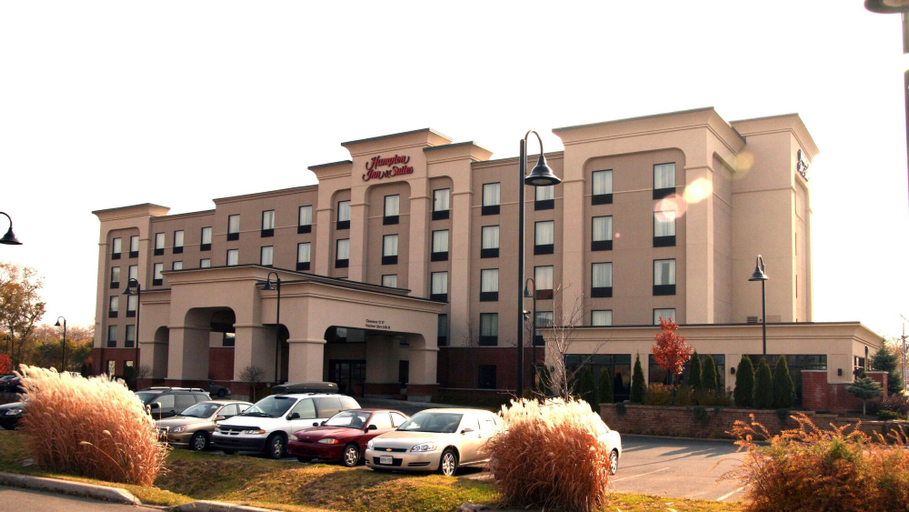 Exterior & Views 2, Hampton Inn & Suites by Hilton Laval, Laval