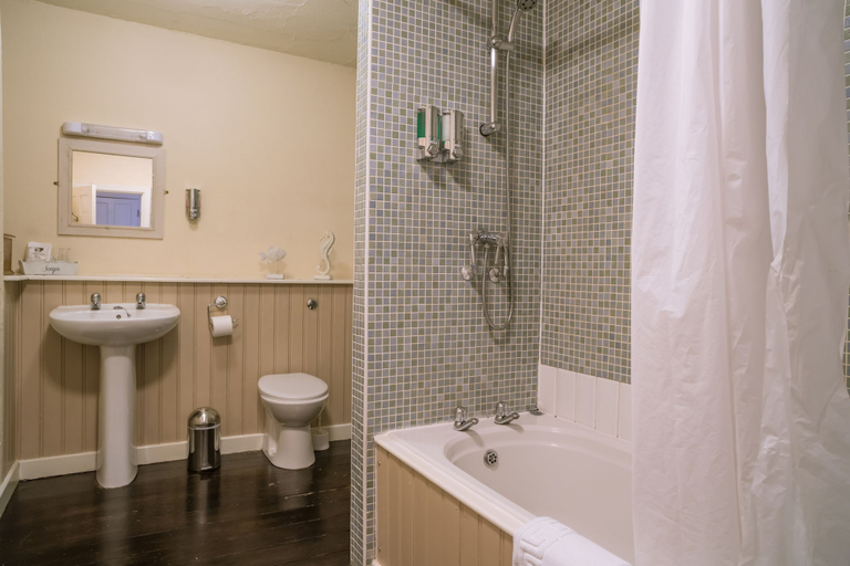 Bathroom 4, The Peak Hotel, Derbyshire
