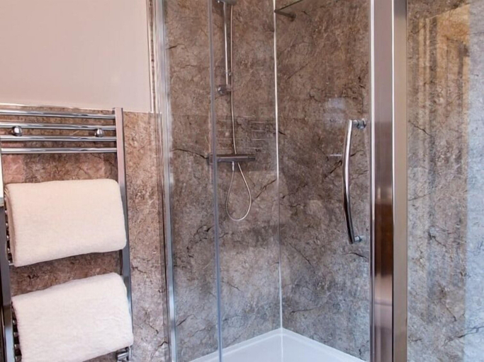 Bathroom 3, Parkers House Bed & Breakfast, Powys