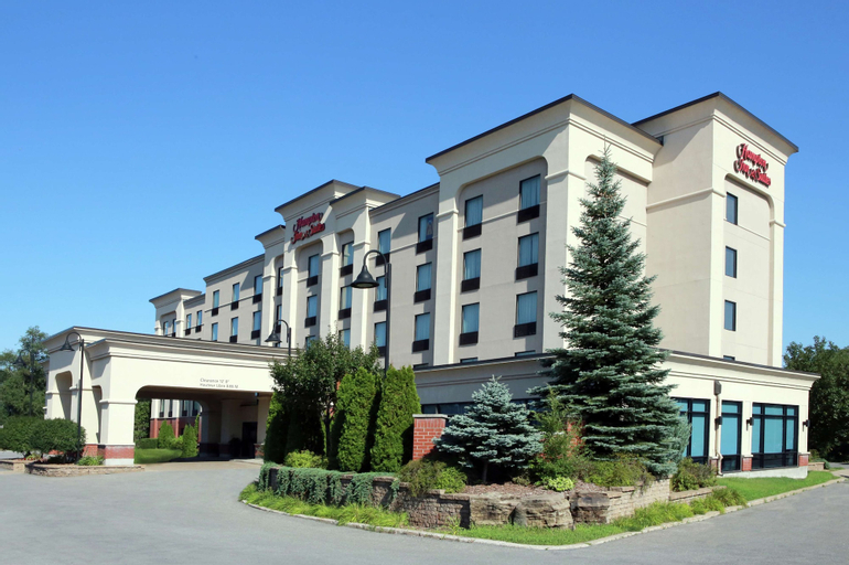 Hampton Inn & Suites by Hilton Laval, Laval