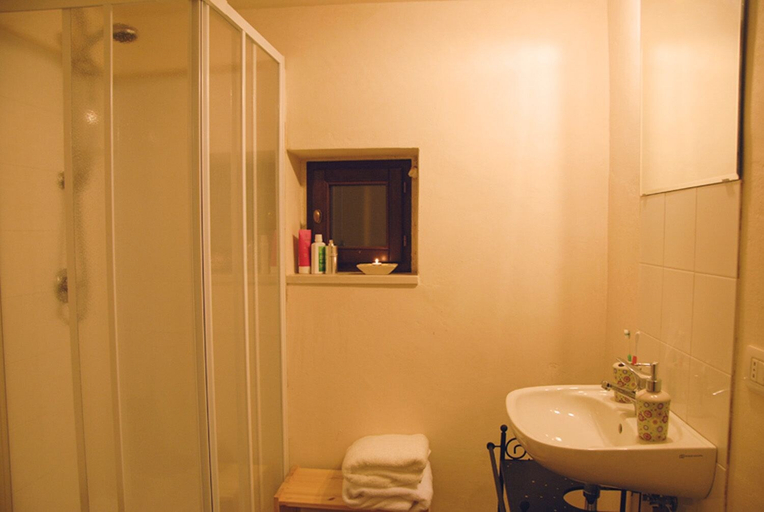 Bathroom 5, Trulli Del Bosco, Taranto