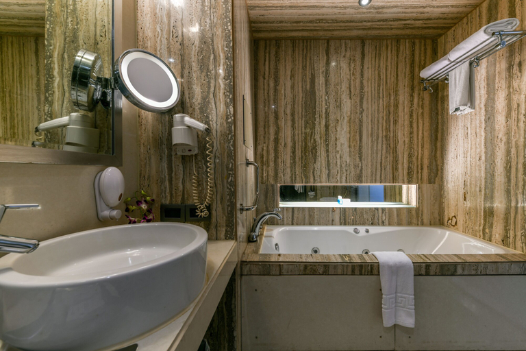 Bathroom 3, The Regale by Tunga, Mumbai Suburban