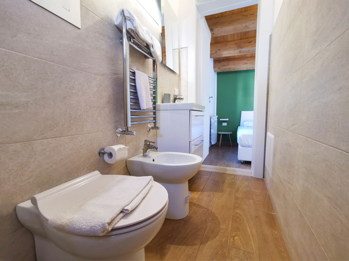 Bathroom 4, Verdirooms158, Trapani