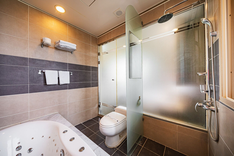 Bathroom 4, Incheon Prince Tourist Hotel, Jung