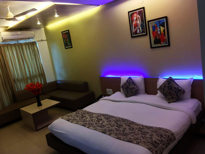 Bedroom 4, Cotton County Club and Resort, Dharwad