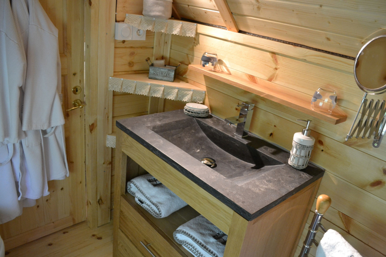 Bathroom 5, Le Refuge, Vaucluse
