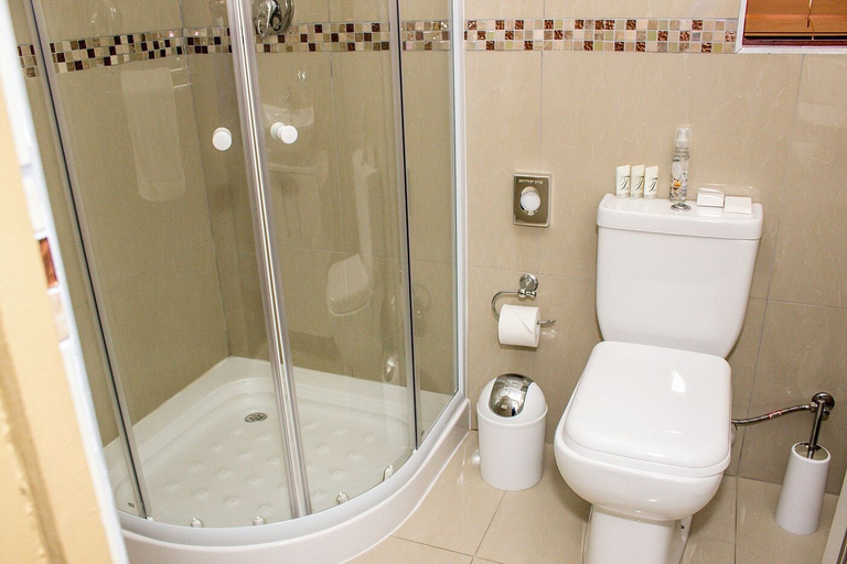 Bathroom 3, Victoria Heights B and B, Eden