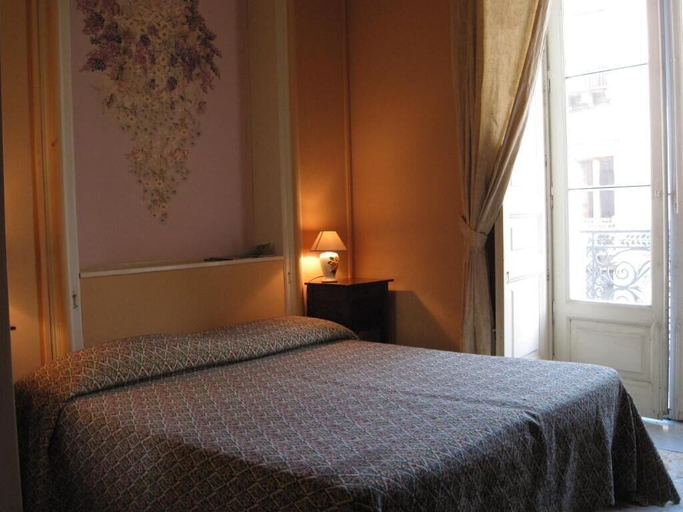 Bedroom 5, San Demetrio, Catania