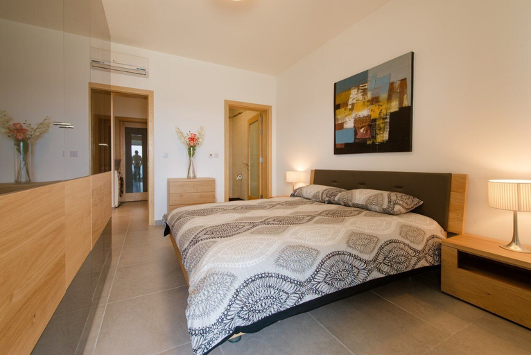Bedroom 3, Seafront Luxury APT With Pool