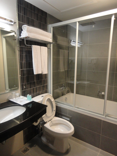 Bathroom 4, The Pavilion Hotel, Sandakan