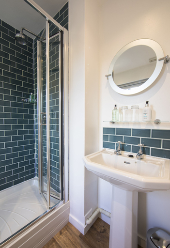Bathroom 3, The Fox Inn, Dorset