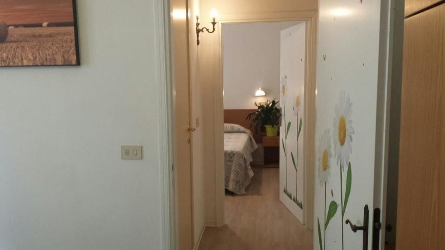 Bathroom 5, Hotel Losanna, Ravenna