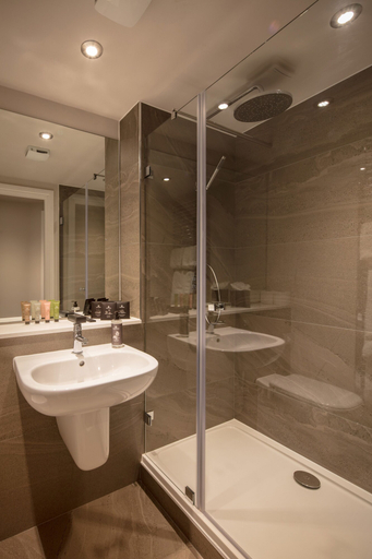 Bathroom 4, Beech House, Bristol